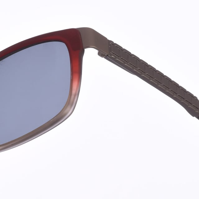 Aiguafreda sunglasses.
 Zen sunglasses with acetate and metal frame.
 Square shape.
 Acetate and metal temples.
 100% UV Protection.
 Includes a neutral fabric cover.
 Measures: Lens height: 40 mm
 Lens width: 55 mm.
 Bridge: 14 mm.
 Temples: 145 mm.
 Composition: Acetate, Metal
 Care:
Cleaning and maintenance:
 -Clean the glasses with soap and water (neutral).
 - Do not use dirty or abrasive cloths, which may alter the characteristics of the filters.
 - Use only original accessories and spare parts.