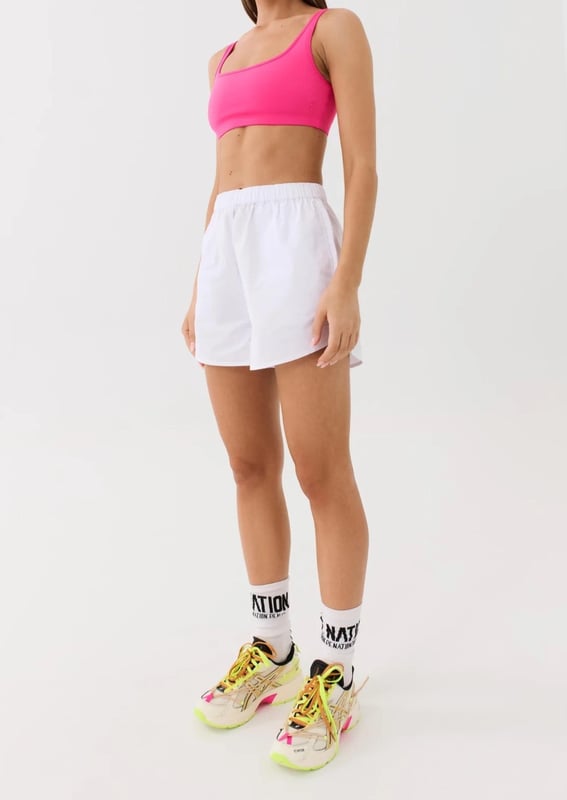 Relaxed fit leisure short with a satin feel. Back & side seam pockets