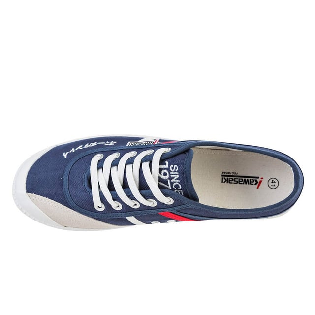 Nuestra zapatilla de lona Signature juega un papel importante en la historia de Kawasaki, y las zapatillas Signature están firmadas en japonés por Bo Stanley, el fundador de Kawasaki. Con un diseño clásico y un ajuste perfecto, ¡estás listo para salir a la calle!. Detalles del producto. Cordones regulables para un ajuste adecuado. Disponible en cuatro colores diferentes. Unisex. Zapato ligero. El zapato de cordones de corte bajo permite la rotación y la flexibilidad. Parte superior: lona y ante de vaca. Suela: RBGuía de tallas/ajuste. Si estás entre dos tallas, te recomendamos que elijas la más grande.Guía de lavado. Se recomienda no lavar el zapato.