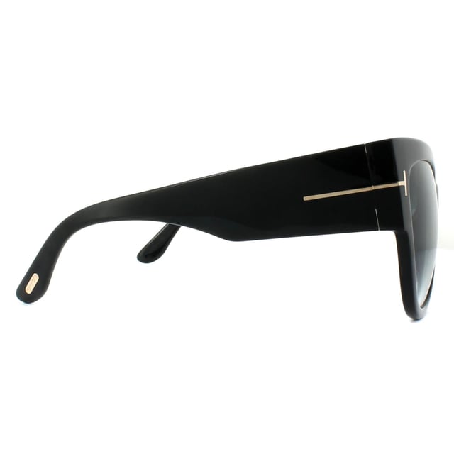 Lunettes de soleil Tom Ford 0371 Anoushka 01b Black Grey Black Gray a pris la forme des yeux du chat à l'extrême ultime avec ce look vintage audacieux et exagéré qui a été massivement populaire. Des temples épais avec la signature emblématique t bar tom ford complètent ces lunettes de soleil glamour et frappantes Tom Ford
