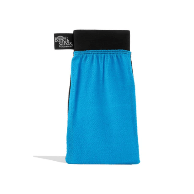 The Bondi Sands Exfoliation Mitt prepares your skin for an even, streak-free tan. Working to help you in two ways; the black side removes dry skin cells and any self-tan residue, while the blue side works to erase any unwanted tanning errors.