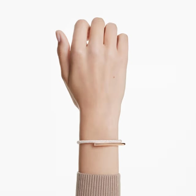 This dazzling Bracelet for Women from Swarovski is the perfect gift to spoil yourself or a loved one. The Bracelet is made out of Gold Plated Metal, colored Rose at Length: 17.4 cm weighing in at  grams with a Width of 6.3 cm at its widest point. The Swarovski 'Dextera' Women's Gold Plated Metal Bracelet - Rose 5692267 is delivered in a stunning gift box and carries a two year warranty.