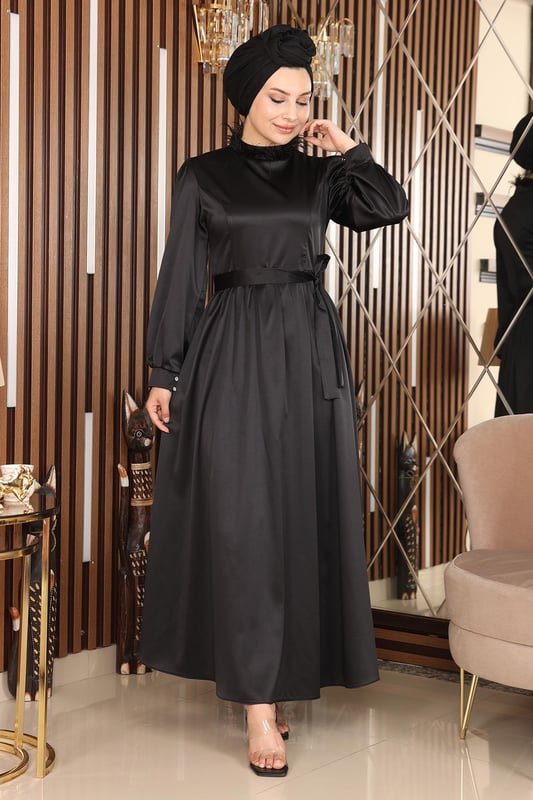 Stoffmerkmal: Hergestellt aus Satinstoff.Produktmerkmal: Neues Hijab-Modemodell der Saison. Ohne Futter. Kragen mit Tüll-Detail. Mit Rückenreißverschluss für einfaches Anziehen. Die Manschettenknöpfe sind funktional. Der Gürtel ist verstellbar. Aufgrund von Konzeptaufnahmen kann es leichte Farbabweichungen beim Produkt geben. Das Model trägt Größe 38. Größe 38 Abendkleid Maße: Produkt