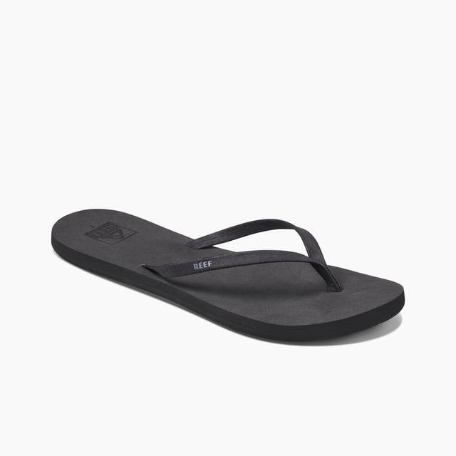 Glistening water, humming waves. The beach at night is deceptively simple. So are these flip flops. With PVC free vegan leather straps, a soft foam footbed and a flexible rubber sponge outsole. Low key, high comfort, always chic.