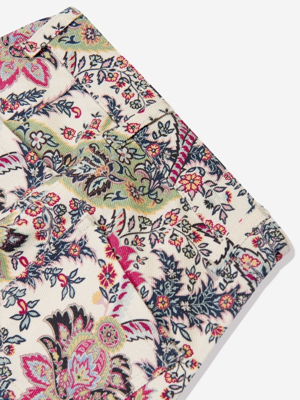 Introducing the exquisite Girls Paisley Print Trousers in Ivory by Etro. Designed for the AW2024 season, these trousers harmonize luxury with playful charm, perfect for enhancing any girl's wardrobe. Key features include: Italian Craftsmanship: Impeccably made in Italy, ensuring superior quality and elegance. Iconic Paisley Design: Features Etro's signature paisley print, adding a sophisticated and vibrant flair. Comfort Blend Fabric: Constructed from premium materials for softness and lasting comfort.Elevate her style with the timeless elegance of Etro's Girls Paisley Print Trousers. Shop now and infuse her closet with Italian luxury!