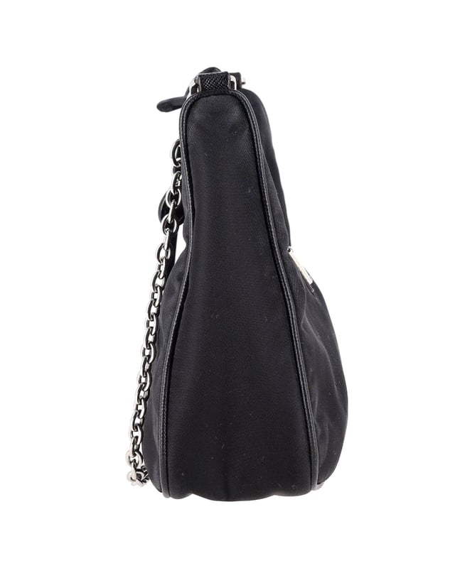 VINTAGE, RRP AS NEW
Elevate your bag collection with the Prada Re-Edition 2005 Re-Nylon Mini Bag. Featuring a timeless mini hobo design, this bag is an iconic piece from Prada. Crafted from Re-Nylon, a material created from recycled plastic trash, it not only makes a stylish statement but also supports sustainable practices. The bag is enhanced with iconic Saffiano leather trims. With a zipper closure for security, an enameled metal triangle logo for a chic brand detail, and a removable chain strap for versatility, this Prada mini bag checks all the boxes of style, functionality, and eco-consciousness.
Prada Re-Edition 2005 Re-Nylon Mini Bag in Black Nylon
Condition: Excellent
Sign of wear: No
Material: Nylon
Color: Black
Dimensions:  
Length: 250 mm
Width: 130 mm
Height: 150 mm
SKU: 358544 / NAPBKGBBA303249W  
Size: One Size
