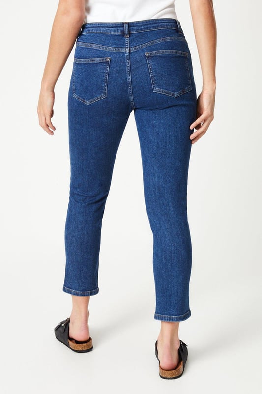 Destination denim. From classic straight leg and your favourite skinny's and jeggings to retro-inspired wide leg and tapered mom jeans, find your dream fit in our women's jeans collection. Whether you want to make a statement or looking to update your essentials, our edit of women's jeans has you covered for every mood and moment. Style: Petite Comfort Stretch Slim Jeans.  Ideal for: Daywear.  Fit: Slim.  Model wears size UK 10 and is 5' 3" tall.