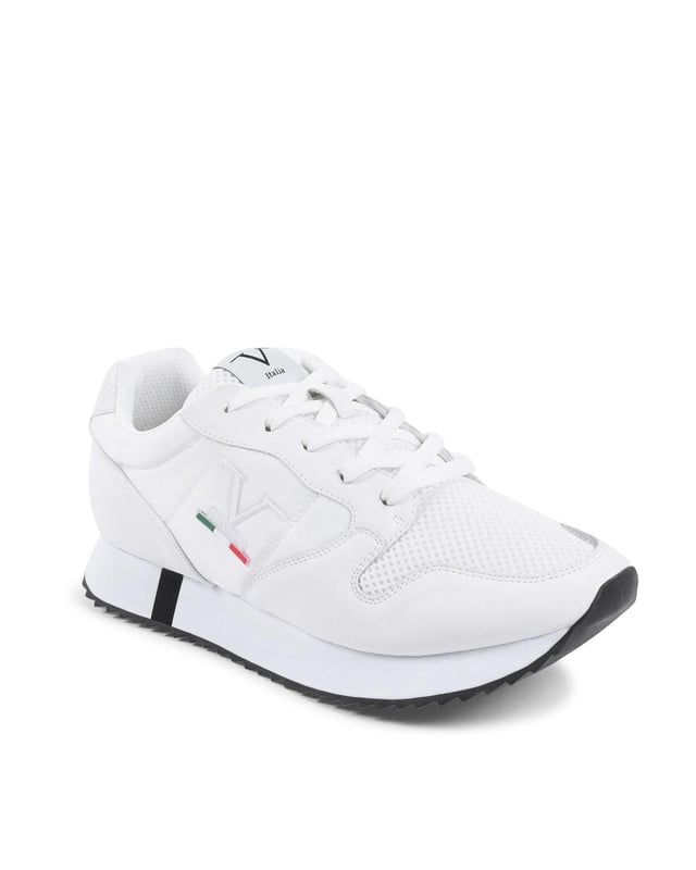 Zapato de cuero sintético de alta calidad  
Hecho en China  
Exterior blanco  
Suela 100% de goma  
Tacón: Ninguno  
Diseñado para hombres  
100% CUERO SINTÉTICO
