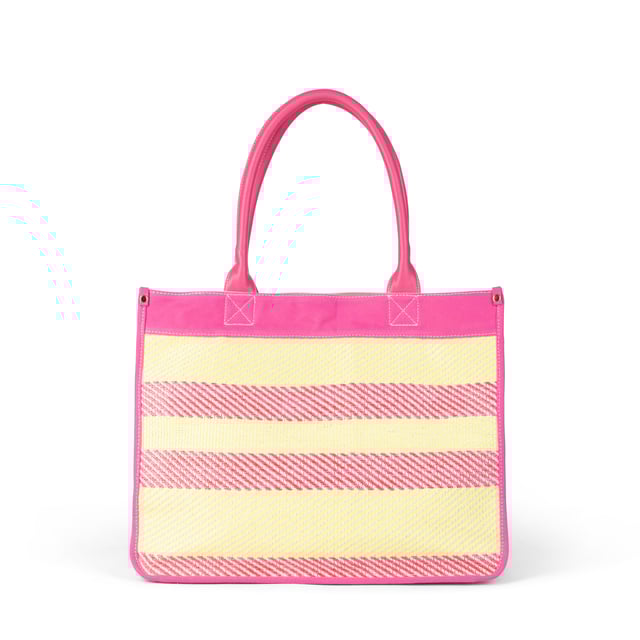 ¡Añade un toque de color y vitalidad a tu look con esta hermosa bolsa de mano!

Con su diseño texturizado multicolor único y llamativo, esta bolsa es perfecta para la temporada de verano. Se combina sin esfuerzo con varios atuendos, aportando tanto estilo como practicidad.

Dimensiones: 41 x 33 x 18 cm