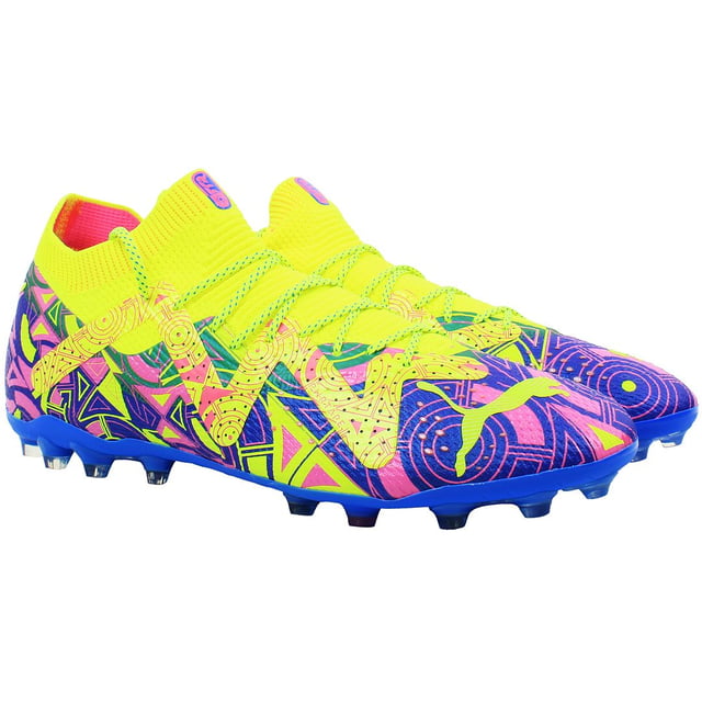 Botas de fútbol multicolores Puma Future Ultimate Energy MG para hombres, meticulosamente diseñadas para encender tu juego con energía explosiva y un rendimiento sin igual en superficies de terreno mixto (MG). Estas botas combinan tecnología de vanguardia con elementos de diseño vibrantes para hacer una declaración audaz en el campo.

Características clave:

Sistema de Retorno de Energía: Las botas Future Ultimate Energy MG están equipadas con un innovador Sistema de Retorno de Energía que maximiza la capacidad de respuesta y la agilidad. Con cada paso, la energía se transfiere de manera eficiente al jugador, proporcionando un efecto similar a un resorte para una aceleración explosiva y movimientos dinámicos.

Ajuste Adaptativo: Estas botas cuentan con un sistema de ajuste adaptativo que se moldea a los contornos únicos de tu pie, asegurando un ajuste personalizado y seguro. Este diseño adaptativo maximiza la comodidad y la estabilidad, permitiendo a los jugadores concentrarse completamente en su rendimiento sin distracciones.

Sistema de Movimiento Dinámico: Diseñado para mejorar la agilidad y la capacidad de respuesta, el Sistema de Movimiento Dinámico integrado en las botas Future Ultimate Energy MG proporciona una tracción y un agarre superiores en superficies de terreno mixto. Ya sea ejecutando giros rápidos o esprintando por el campo, estas botas ofrecen un rendimiento y una maniobrabilidad excepcionales.

En resumen, las botas de fútbol multicolores Puma Future Ultimate Energy MG para hombres combinan tecnología innovadora con un diseño impactante para encender tu juego con energía explosiva y un rendimiento inigualable en superficies de terreno mixto. Experimenta una comodidad, agilidad y control sin igual con cada paso, y domina la competencia con confianza y estilo.
