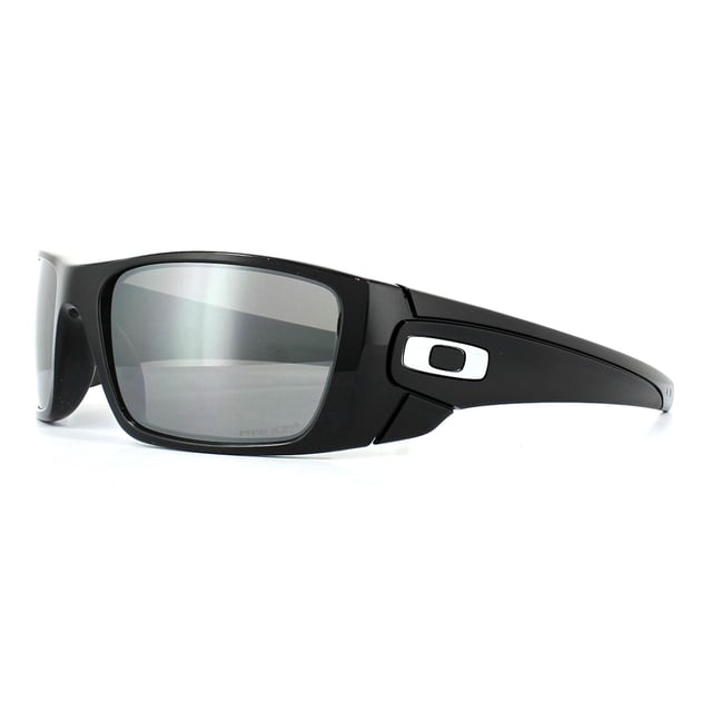 Las gafas de sol Oakley Fuel Cell OO9096-J5 en negro pulido con Prizm Black son otro clásico robusto similar a las Gascan, pero con brazos más estilizados y un diseño envolvente que se ha convertido en un accesorio imprescindible de Oakley.