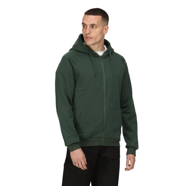 Gewebetechnik: langlebig. Materialzusammensetzung (%): 65% Polyester, 35% Baumwolle. Gewebe: Gebürstete Innenseite. Design: Unifarben. Durchgehender Reißverschluss. Taschenart: Zwei Seitentaschen. Kapuzenmerkmale: mit Kordelzug, angenähte Kapuze. Mit Kapuze. Langärmlig. Saum: gerippt. Bündchen: gerippt. Nachhaltigkeit: nachhaltige Materialien.