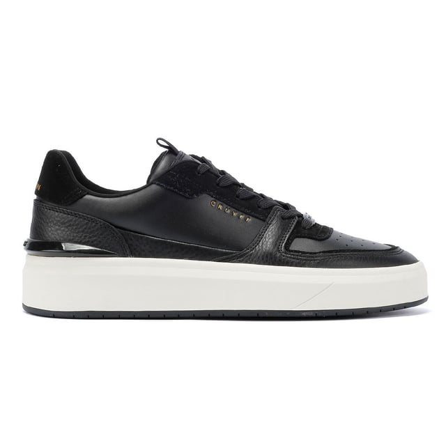 Diese Sneakers kombinieren weiches Leder, geprägtes Leder und Wildledereinsätze für ein hochwertiges Aussehen und Gefühl. Sie verfügen über eine tonale Schnürung und eine Zuglasche an der Zunge für einfaches Anziehen, während die herausnehmbare EVA-Einlegesohle unter den Füßen gepolsterten Komfort bietet. Auf einer dicken Gummicupsohle gesetzt, sind diese Sneakers mit perforierten Zehendetails und der charakteristischen Cruyff-Markierung versehen, die sowohl Stil als auch Qualität liefern.
