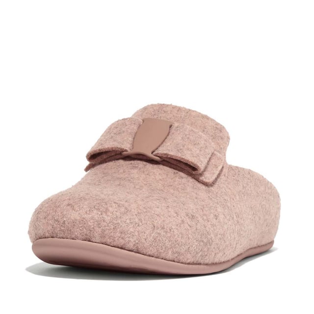 Damespantoffels Fit Flop Chrissie II Haus e01 Bow Vilt in Beige Dames Fit Flop Chrissie II Haus e01 Bow Felt Slippers in beige.- Polyester.- Slip on sluiting.- Impact kussens voor en achter.- Verfijnd loafer-geïnspireerd silhouet.- Ergonomisch geoptimaliseerd Microwobbleboard tussenzolen.- Ultraslanke iQushion™ tussenzolen.- Rubberen zool.- Ref: GN9137