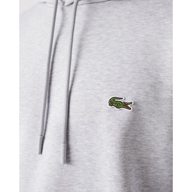 No need to compromise between style, comfort and durability. Trendy, warm, light: an essential for your crocodile wardrobe.
Classic fitJersey lined hoodKangaroo pocketEmbroidered crocodile sewn onto chestBrushed organic cotton fleeceMain fabric: Cotton (84%), Polyester (16%) / Hood lining: Cotton (100%) / Rib edge: Cotton (98%), Elastane (2%)
SH9623