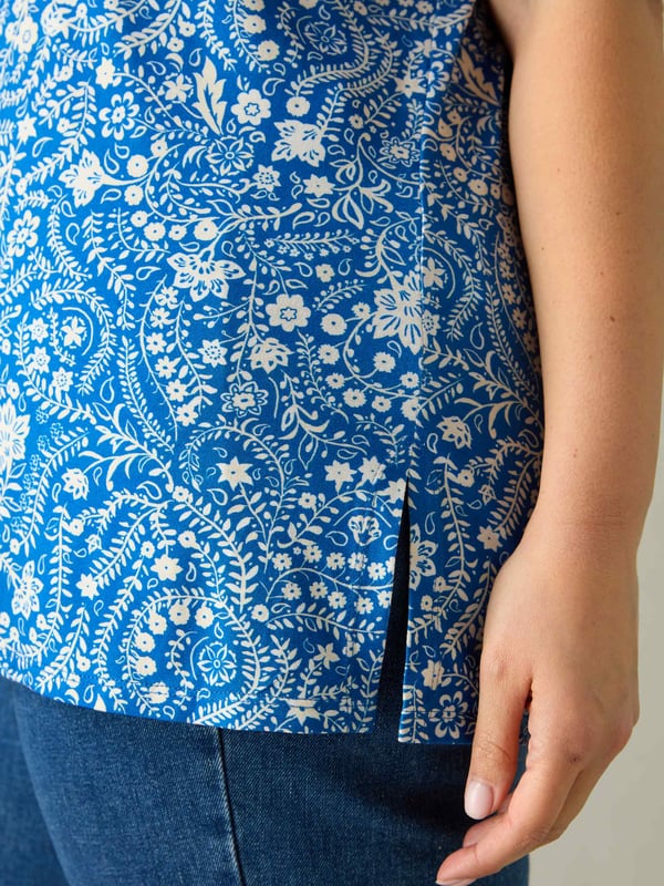 Printed all over with a pretty blue paisley print, this top is cut from the softest of jerseys which is so comfortable to wear. With a round neckline and short sleeves, it has a slightly A-line shape which is so flattering, making it the perfect throw-on top.