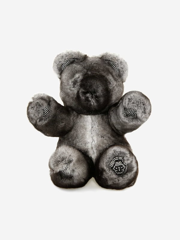 Unveiling the Unisex Teddy Bear by Philipp Plein Kids, an exclusive asset for your child's wardrobe! This fashionable accessory personifies style and comfort, a perfect addition for your child's daily adventures. It features:‚ Chic Design: This Teddy Bear exhibits a playful and trendy touch, transforming it into a staple piece.‚ Deluxe Comfort: Crafted from the finest materials, it ensures your child experiences the epitome of comfort and luxury.‚ Elevate your child's wardrobe! with this Unisex Teddy Bear from Philipp Plein Kids. Purchase now and let your child bask in the spotlight!