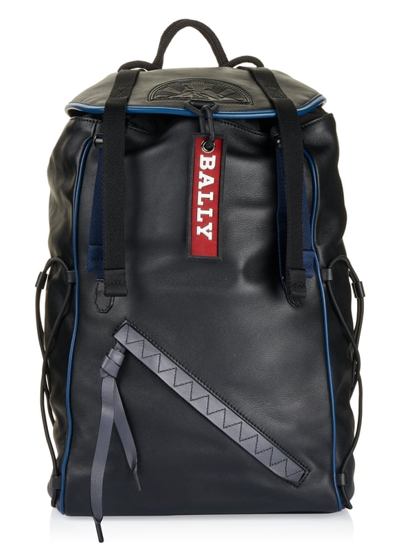 100% piel de vacuno; Mochila Bally; Modelo: 59835323428 F000; Mano de obra de alta calidad; Un compartimento de bolsillo; Un bolsillo frontal con cremallera; hebilla; Correas de hombro ajustables; Cuatro bolsillos interiores, uno con cremallera; Dimensiones (cm): 27,5 x 34 x 15; Detalles del logotipo de Bally.