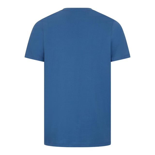 Nike Sportswear Men's Club T Shirt Blue A SMART CHOICE FOR YOUR DAILY ROTATION. The Nike Sportswear Club T-Shirt is made with our everyday cotton fabric and a classic fit, for a familiar feel right out of the bag.An embroidered Futura logo on the chest provides a signature Nike look. Benefits The classic-fit tee silhouette has a relaxed feel down through the body and hips. Everyday cotton fabric feels soft and lightweight. Product Details Standard fit for a relaxed, easy feel Fabric: 100% cotton Machine wash