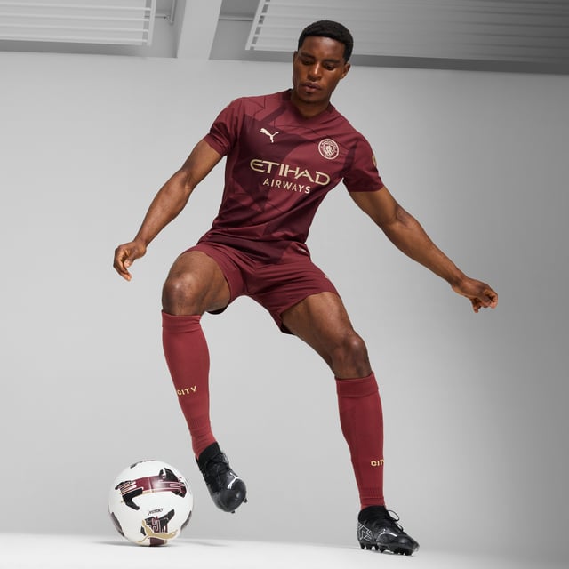 PRODUCT STORY: City represents constant movement, on and off the pitch. With the 2024/25 Third Kit, we pay tribute to a club symbol thats been there through it all. The ship from the Man City badge is transformed into an all-over graphic that represents the past, present, and future of a club thats never not moving.?Authentic jersey is what the players wear on the pitch. It features PUMAs ULTRAWEAVE fabric and an athletic fit for elite-level performance. FEATURES & BENEFITS: ULTRAWEAVE: Ultra-light, engineered fabric with a structured, 4-way stretch that reduces weight and friction. Built for athletes looking to increase speed and strength; dryCELL: Performance technology designed to wick moisture from the body and keep you free of sweat during exercise; Made with 100% recycled material excluding trims & decorations. DETAILS: Performance fit; 78 gsm, Dobby; V-neck; Short sleeves; As worn by the players; Official team branding. Our model is 188 cm tall and is wearing size M UK.