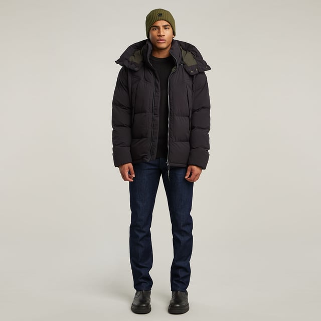 Detachable hood with extended peak and pull cords. Raised front with snap buttons. Zipper closure. Concealed zip pockets at the waist, inner pocket. Adjustable waist, drawcord inside. Additional inner cuff. Zip closure. Padded jacket G-Whistler 2.0 offers a detachable peak hood with a raised front and pull cords for optimum protection. Also the added inner cuffs protect against the wind. For a tighter width of the hem, simply pull the cords on the inside. Zip pockets at the front are combined with an inner pocket. 50% Polyester (Sorona®), 50% Polyester. Comfortable stretch