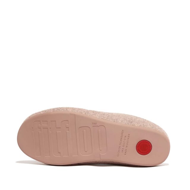 Damespantoffels Fit Flop Chrissie II Haus e01 Bow Vilt in Beige Dames Fit Flop Chrissie II Haus e01 Bow Felt Slippers in beige.- Polyester.- Slip on sluiting.- Impact kussens voor en achter.- Verfijnd loafer-geïnspireerd silhouet.- Ergonomisch geoptimaliseerd Microwobbleboard tussenzolen.- Ultraslanke iQushion™ tussenzolen.- Rubberen zool.- Ref: GN9137