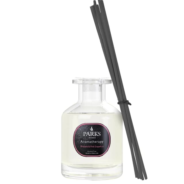 Principios de la primavera en los bosques, donde el aire es rico con la nueva vida que emerge del suelo del bosque helechos verdes frescos y salvia equilibrada con cedro terroso, musgo e incienso.Fragancia: Woodland Fern100% Sin AlcoholDIFFUSER LIFESPAN20wks100mlDesigners GuildFRAGANCIAWoodland Fern