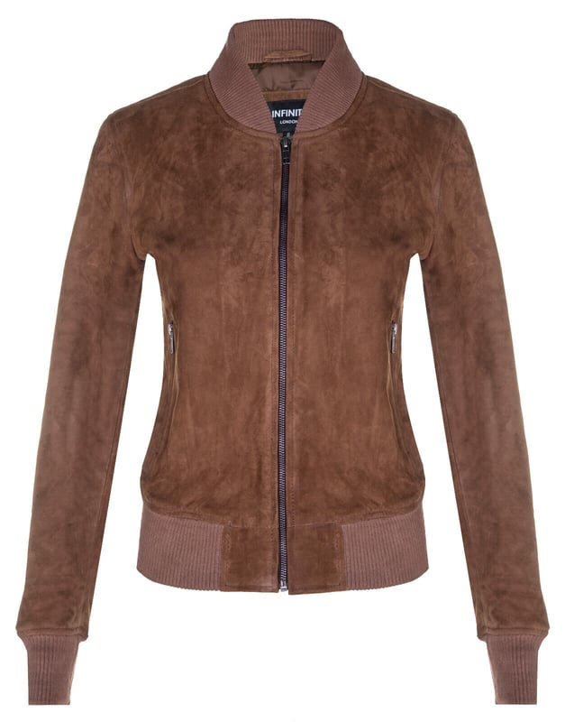 Presentamos nuestra chaqueta universitaria MA-1 de piel de ante de cabra para mujer, una combinación perfecta de estilo deportivo y sofisticado. Fabricada con piel de ante de cabra suave y flexible, esta chaqueta ofrece una textura lujosa y aterciopelada que la distingue. Esto es lo que la convierte en una pieza destacada en tu armario: Piel de ante de cabra flexible: la construcción de piel de ante de cabra suave y flexible proporciona una sensación lujosa y cómoda, lo que la convierte en una excelente opción tanto para el estilo como para la comodidad. Bolsillos funcionales en la cintura: dos bolsillos exteriores en la cintura ofrecen opciones de almacenamiento convenientes para tus elementos esenciales, combinando funcionalidad con moda. Detalles de punto acanalado: el cuello, los puños y el dobladillo de punto acanalado le dan a la chaqueta un aspecto clásico de chaqueta universitaria al tiempo que garantizan una mayor comodidad y un ajuste ceñido. Opciones de color de moda: disponible en dos colores de moda, esta chaqueta permite opciones de estilo versátiles, lo que la hace adecuada para varios atuendos y ocasiones. Cremalleras YKK duraderas: las cremalleras YKK utilizadas en la chaqueta garantizan durabilidad y funcionalidad suave, lo que se suma a la calidad general y la longevidad de la prenda. La chaqueta universitaria MA-1 de cuero de gamuza de cabra para mujer combina sin esfuerzo estilo, comodidad y atractivo atemporal, lo que la convierte en una pieza destacada que complementa su sentido único de la moda y agrega un toque de lujo a su colección.