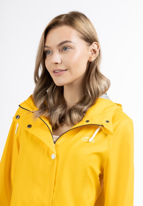 Geen vulling  Op regenachtige dagen biedt deze klassieke ICEBOUND heerlijke bescherming. Het gecoate materiaal is wind- en waterdicht en ideaal voor een wandeling in alle weersomstandigheden. De licht getailleerde, middellange vorm biedt extra bescherming tegen regen met de brede capuchon en stijlvolle koorden. De drukknoopsluiting boven de ritssluiting en de schuine klepzakken optimaliseren de jas bovendien op het gebied van weersbestendigheid.  Regenjas