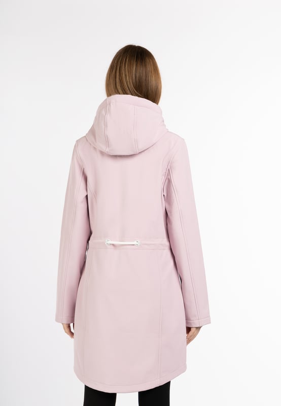In een sportief design presenteert myMo ATHLSR de functionele alary softshell jas. Met zijn comfortabele lengte en zachte micro-fleece binnenkant is hij perfect voor de overgang. Het ademende, winddichte en waterdichte materiaal biedt betrouwbare bescherming en kan bovendien met een taillekoord in vorm worden getrokken. Bijzonder opmerkelijk zijn de twee praktische zijzakken en de vele liefdevol doordachte details zoals oogjes in reliëf, koordstoppers en het hartvormige borduursel op de borst. Een hoge opstaande kraag houdt niet alleen de hals warm, maar biedt ook ruimte voor een capuchon die dankzij de ritssluiting gemakkelijk in de hoge kraag kan worden geïntegreerd.
