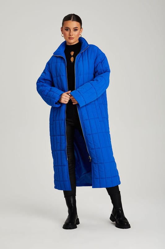 Model is 5'8 and wears a size 8. Loose fit, zip fastening.
