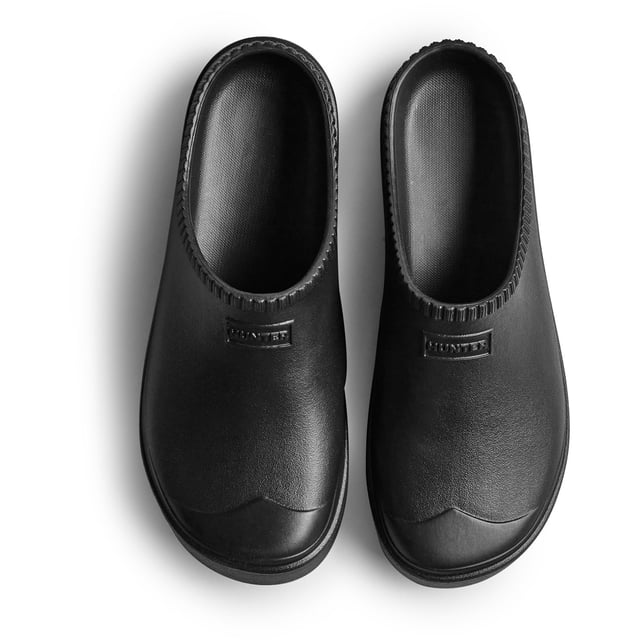 The In/Out Bloom Algae Clog is lightweight, easy to get on and off and playful. Featuring our new EVA and algae bloom footbed that guarantees comfort, the cut out detail on the side allows for breathability.