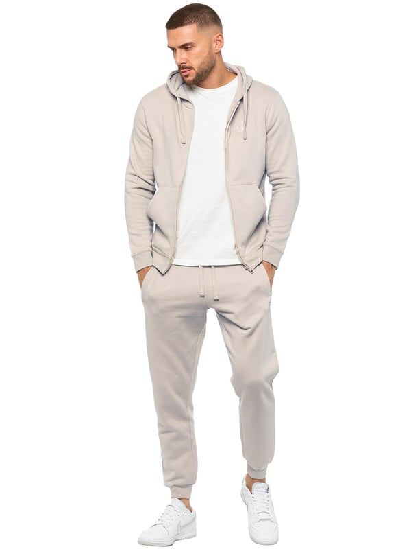 Experience ultimate comfort in our Enzo Mens Regular Fit Joggers. Made with a soft brushed back inner fleece lining, these joggers are perfect for casual wear. The cuffed leg design and elasticated waist with drawstrings provide the perfect fit. With 2 side slash pockets, you can easily carry your essentials.
