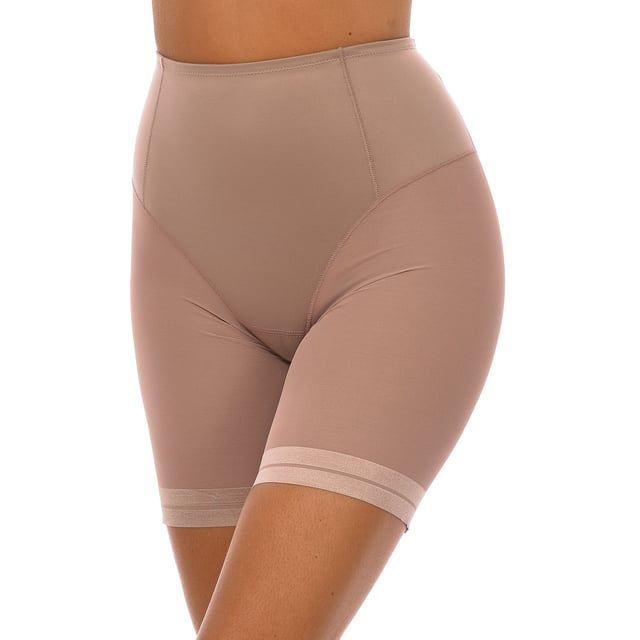 Faja culotte Janira.
Color Beige oscuro
Cintura ajustada y elástica.
Tejido impercetible y transpirable.
Efecto invisible y vientre plano.
Costuras vistas a tono.

Composición:  66% Poliamida, 34% Elastano

-Lavar a temperatura max 30º.
-No usar lejía.
-No usar plancha.
-No usar secadora.
-No lavar en seco.