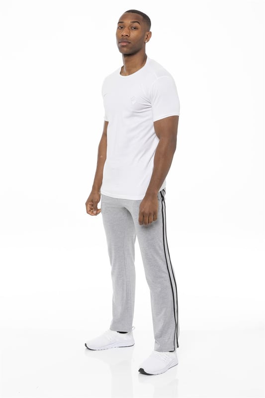 These Regular fit EZLP586 Lounge pants feature classic contrast stripes to sides, 2 side pockets, cotton blend for superior comfort, adjustable waist with drawstrings