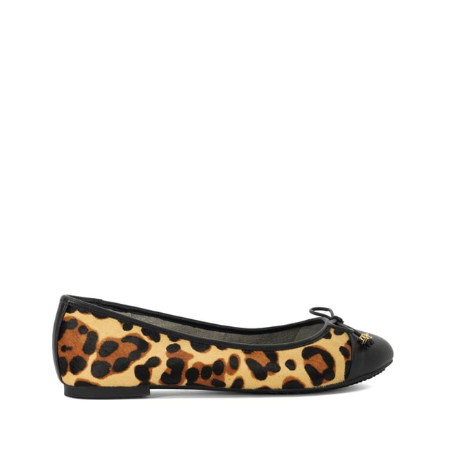Dune Ladies Hallo - Charm-Detail Ballet Shoes Our own take on a signature style our Hallo ballet flats boast a feminine bow that's enhanced with our bespoke charm detailing. Designed with a quilted comfort sole for comfort with every step, this round-toed silhouette pairs perfectly with everything from denim to dresses alike.
