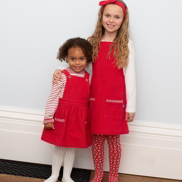 Super soft organic cotton tights that look as good as they feel. The gorgeous Nordic heart design in red makes a very special appearance! The perfect accessory for this season's Kite dresses, skirts and more.
