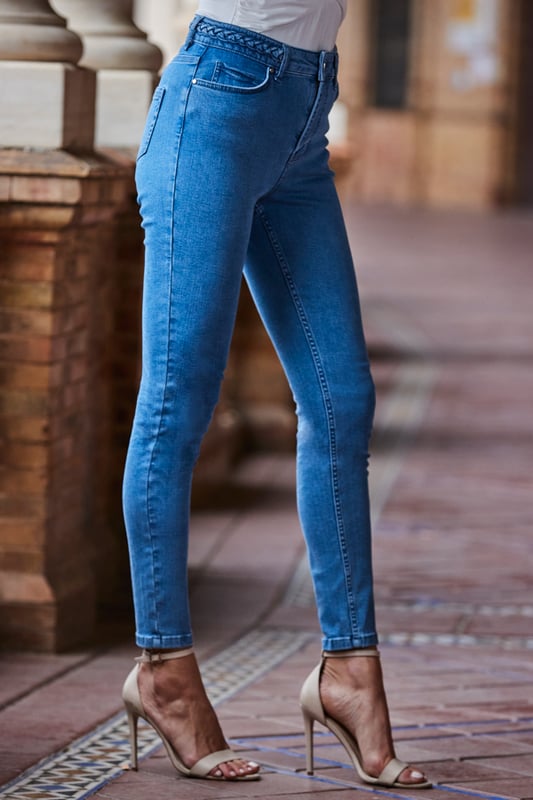 REASONS TO BUY:

Your go-to skinnies with a Sosandar twist
Statement braided waist detail
Our denim is so soft and stretchy
Classic skinny fit
Go-with-everything blue wash
Going-out tops, knits, tees - every top goes

Inside leg to fit: Short 29" | Regular 31" | Long 33"