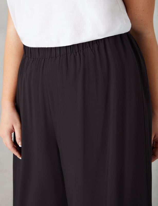 In classic black, these trousers are cut from a soft jersey fabric thats so comfortable to wear. With an elasticated waistband, they have a cropped, wide leg shape that hits at the most flattering point of the leg. Pair these with a T-shirt and trainers for laid-back daytime style.
