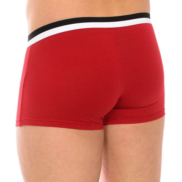 Pack-2 boxers DIM.
Cinturilla de goma elástica, con nombre de la marca en etiqueta de tela, en un lateral.
Tejido transpirable.
Frontal anatómico con capacidad de sujetar sin apretar.
Costuras vistas a tono.
 Composición: 95% Algodón, 5% Elastano
 Cuidados:
Lavar a temperatura máx. 40º.
No usar lejía.
No usar secadora.
No planchar.
No lavar en seco.