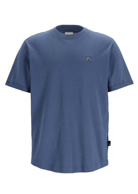Das Brody ist ein T-Shirt mit normaler Passform, abgerundetem Saum, peached Stoff und unseren charakteristischen CHASIN'-Details.