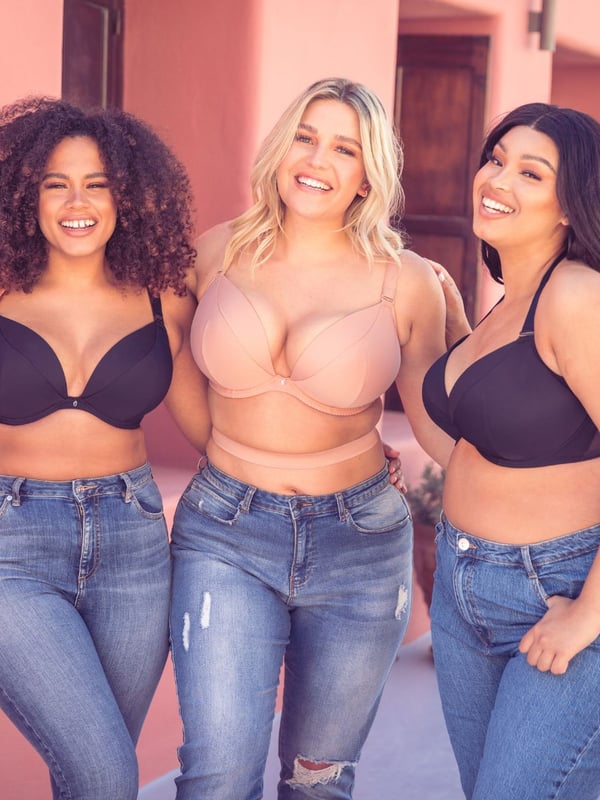 Curvy Kate Superplunge Multiway Plunge Bra. With a detachable strap and multiple wearing options ( racerback, halterneck and standard). The product is recommended for hand wash only.