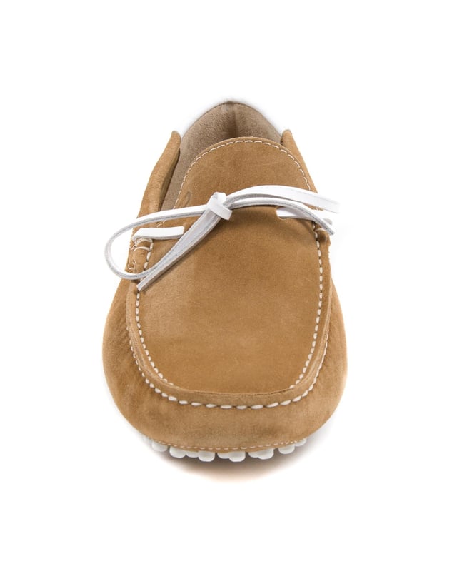 Hand-stitched in Italy
  Made of 100% suede leather
  Pebbled rubber soles for practicality and comfort
  Suitable for weekend strolls or motoring
  100% rubber sole
100% LEATHER