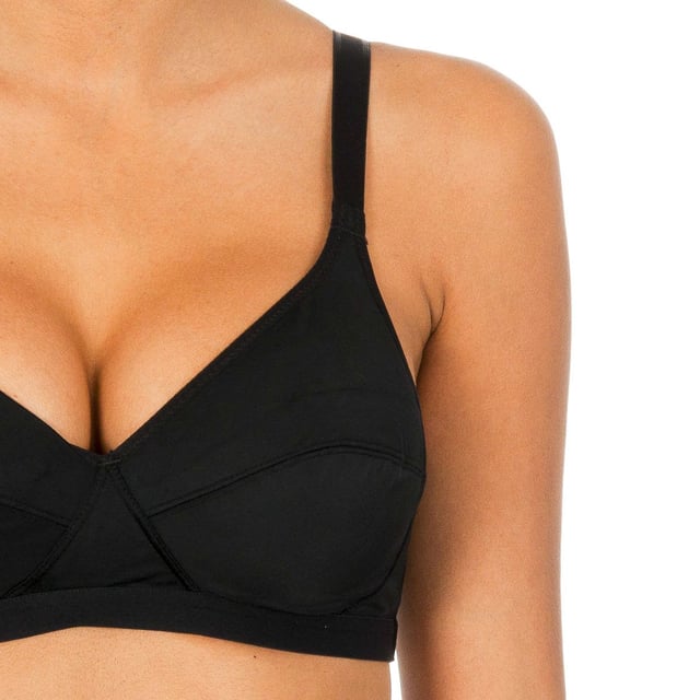 Wireless bra.
 Cups without foam.
 Elastic and adjustable straps.
 Excellent support for an impeccable silhouette.
 Back closure with four-position hooks.
 Elastic sides.
 Seams seen in tone.
 Composition: 77% Polyamide, 23% Elastane
 Care:
Care:
 - Handwash.
 - Do not use bleach.
 - Do not use dryer.
 - Do not iron.
 - Do not dry clean.