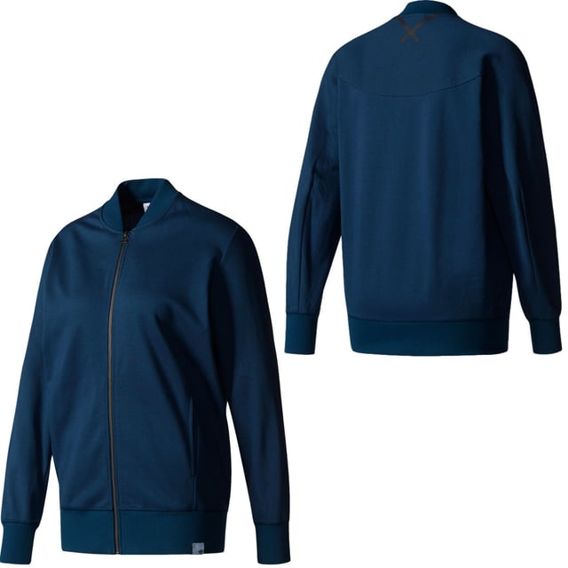 Diseñado con una atención meticulosa al detalle, esta chaqueta encarna la fusión perfecta de la estética de la moda y el rendimiento superior.

Hecho a partir de materiales premium, la chaqueta de pista azul de Adidas Xbyo Women ofrece un comodidad y durabilidad excepcionales. La tela liviana garantiza un movimiento sin restricciones, lo que lo hace ideal tanto para actividades deportivas como para el uso diario informal. Su construcción transpirable lo mantiene fresco y seco, lo que le permite mantenerse enfocado y cómodo durante todo el día.


La chaqueta presenta un diseño elegante y contemporáneo, caracterizado por líneas limpias y un enfoque minimalista. El vibrante color azul agrega un toque de personalidad, por lo que es una pieza destacada en su guardarropa. El cierre delantero de la cremallera proporciona conveniencia y permite ajustes rápidos para adaptarse a su ajuste preferido.


Con su naturaleza versátil, la chaqueta de pista azul de Adidas Xbyo Women transmite sin problemas del gimnasio a las calles. El cuello acanalado, los puños y el dobladillo mejoran el atractivo deportivo de la chaqueta al tiempo que garantiza un ajuste cómodo y seguro. Dos bolsillos laterales ofrecen un amplio almacenamiento para pequeños elementos esenciales, como llaves o un teléfono, manteniendo sus pertenencias seguras durante sus actividades activas.


Abrazando la herencia de Adidas, la chaqueta está adornada con detalles de marca sutiles, incluido el icónico logotipo de Adidas bordado sutilmente en el cofre. Esto agrega un toque de autenticidad y muestra su compromiso con la calidad y el estilo.


Ya sea que esté llegando a la pista, dirigiéndose al gimnasio o simplemente quiera elevar su aspecto de athleisure, la chaqueta de pista azul de Adidas Xbyo Women es una pieza esencial en cualquier guardarropa de mujer consciente de la moda. Combinando la moda, la comodidad y la funcionalidad, esta chaqueta combina sin esfuerzo la estética moderna con un rendimiento deportivo, lo que le permite expresar su estilo único al tiempo que adopta un estilo de vida activo.