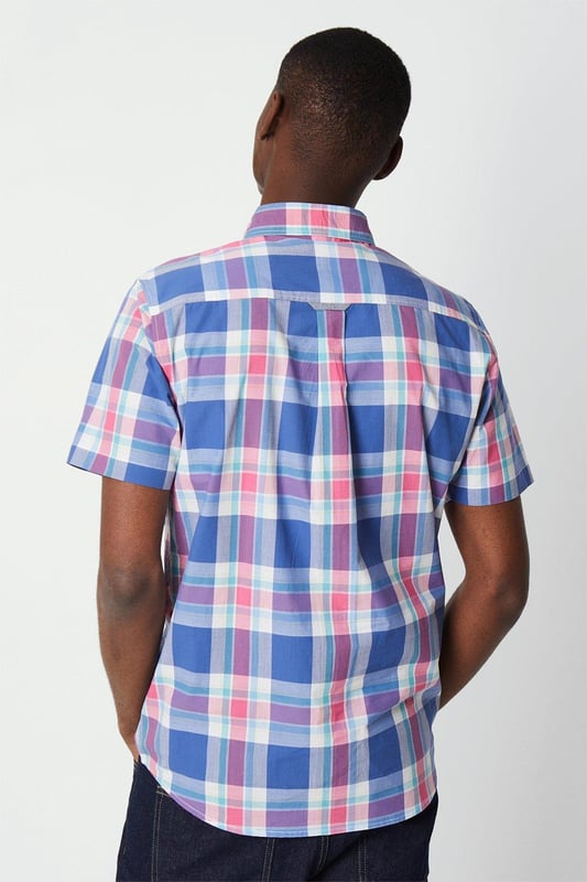 This regular fit short sleeve shirt features a classic check design, and offers a perfect new addition to your wardrobe. Made from high quality fabric and materials it offers both comfort and durability whether you dress it up for those smarter occasions or wear more casually for everyday wear.