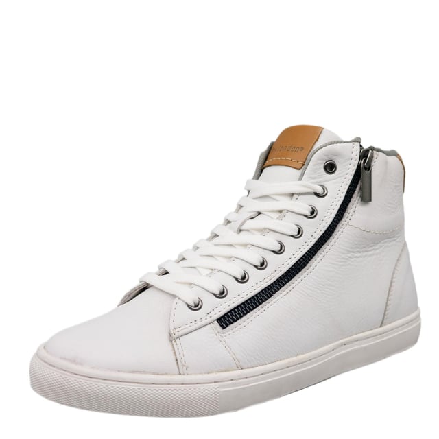 Level up your everyday trainer collection with the Ilford High Top Trainers, featuring soft leather uppers and a classic lace up design. Complete with a zip fastening for a trend-led feel and easy to wear style.