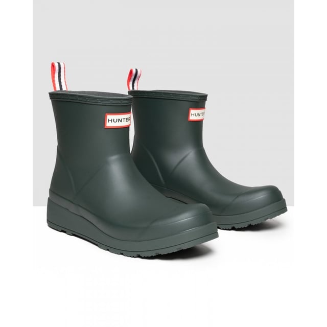 A new, versatile, lightweight, colourful and completely waterproof rain boot. Handcrafted from 10 individual parts, this new boot is a simplification of the Hunter Original design language, retaining the most iconic elements of the classic Original Tall Boot. Perfect for festivals, it has a pull tab at the heel for ease of foot entry.

Waterproof
Handcrafted from natural rubber
Lightweight
Hunter Original branding