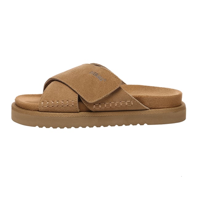 Las chanclas Rose combinan a la perfección comodidad y estilo. Fabricadas en suave y resistente ante vacuno, estas sandalias abiertas garantizan un confort y una durabilidad excepcionales. Con un tacón plano, son perfectas para llevarlas durante todo el día, lo que las convierte en una opción ideal tanto para las vacaciones como para el día a día.