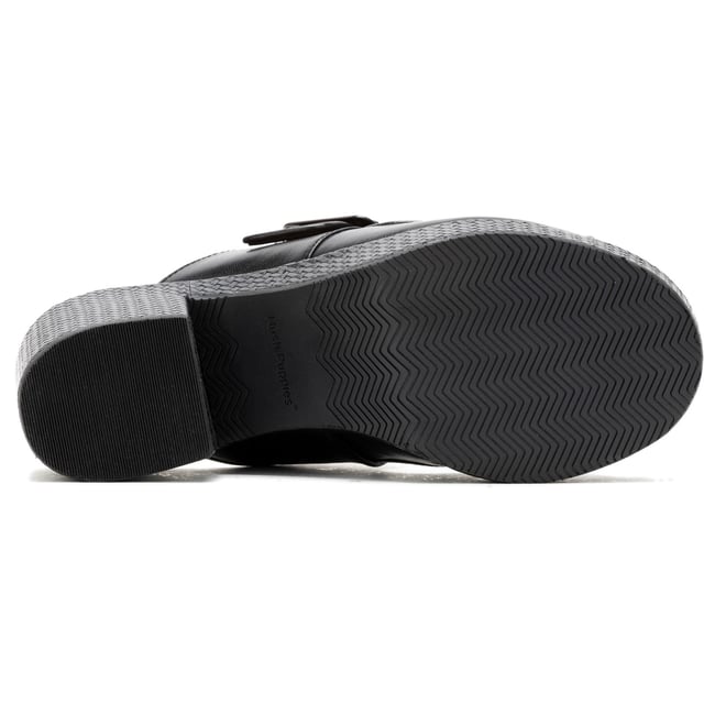 Stay comfy all day long in the Poppy Slide, with our Bounce footbed and soft microsuede lining you'll look great and stay comfy all summer long